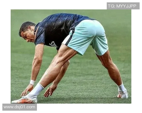 足球明星翘臀视频引发热议网友热评不断引领时尚潮流的运动魅力